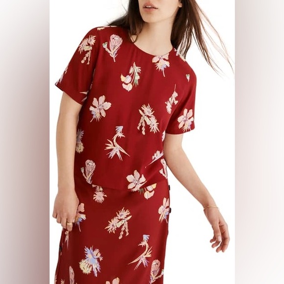 Madewell Tops - Madewell Bird of Paradise Button Back Top in Deep Crimson. Size Small